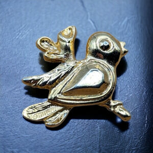 Signed JJI Gold Tone Small Bird On Branch Vintage Hat Lapel Backpack Pin Brooch